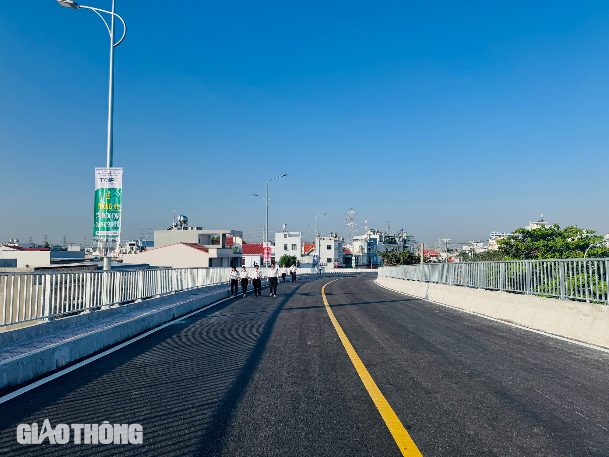 Thông xe cầu Phước Long, người dân khu nam TP.HCM bớt lo ùn tắc- Ảnh 5. Thông xe cầu Phước Long, người dân khu nam TP.HCM bớt lo ùn tắc- Ảnh 5.