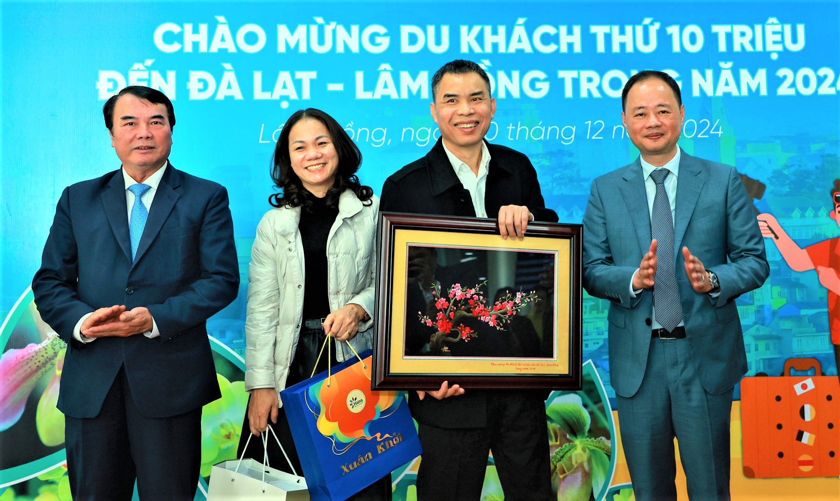 L&acirc;m Đồng đ&oacute;n du kh&aacute;ch thứ 10 triệu trong năm 2024- Ảnh 1.