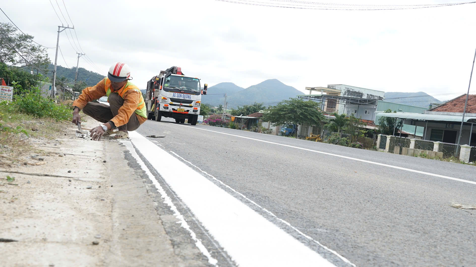 Thảm nhựa cuối c&ugrave;ng tr&ecirc;n QL19 qua tỉnh Gia Lai- Ảnh 8.