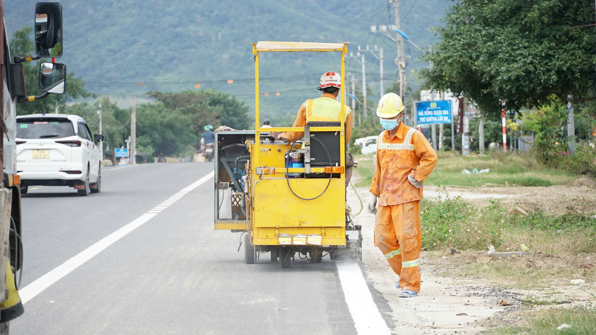 Thảm nhựa cuối c&ugrave;ng tr&ecirc;n QL19 qua tỉnh Gia Lai- Ảnh 9.