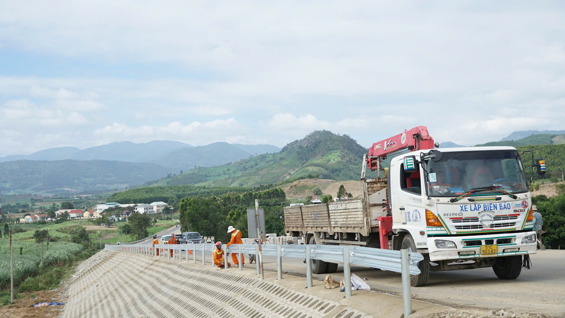 Thảm nhựa cuối c&ugrave;ng tr&ecirc;n QL19 qua tỉnh Gia Lai- Ảnh 5.