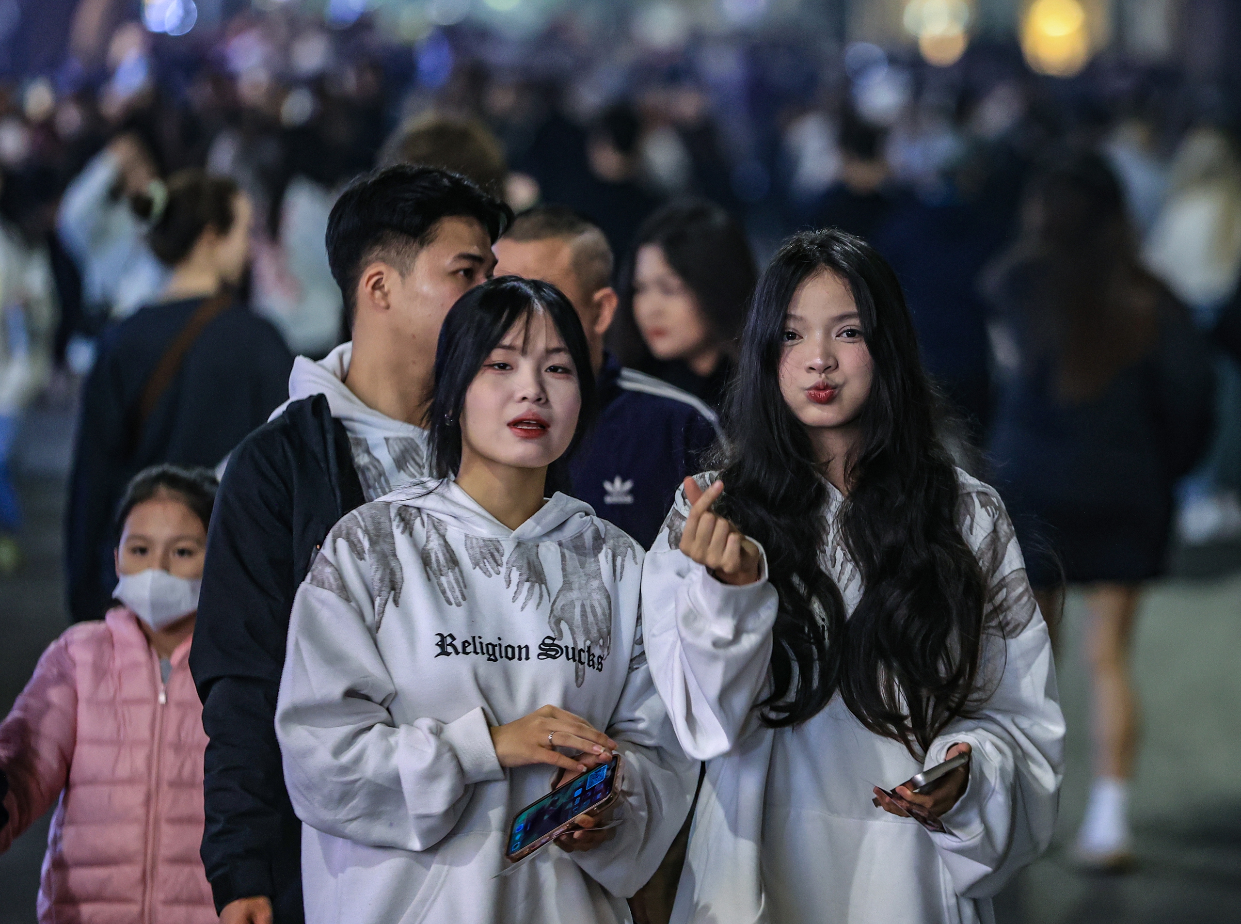 Người H&agrave; Nội h&aacute;o hức chờ đ&oacute;n năm mới 2025- Ảnh 6.