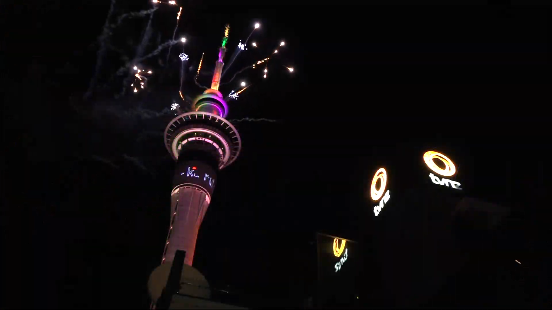 Những màn pháo hoa đầu tiên trên thế giới chào đón năm 2025- Ảnh 5. Những màn pháo hoa đầu tiên trên thế giới chào đón năm 2025- Ảnh 5.