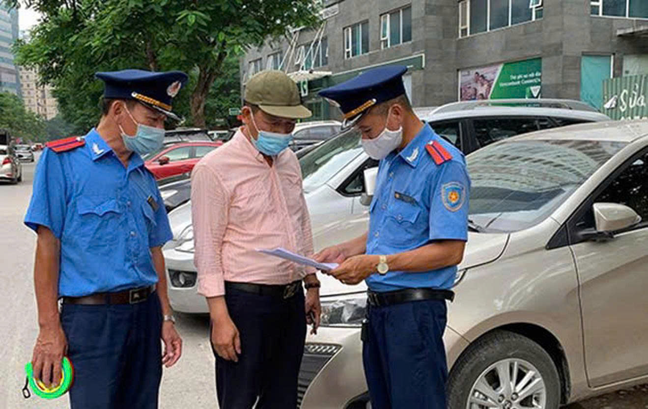 Năm 2024, Thanh tra Sở GTVT H&agrave; Nội phạt hơn 700 trường hợp vi phạm tr&ocirc;ng giữ xe- Ảnh 1.