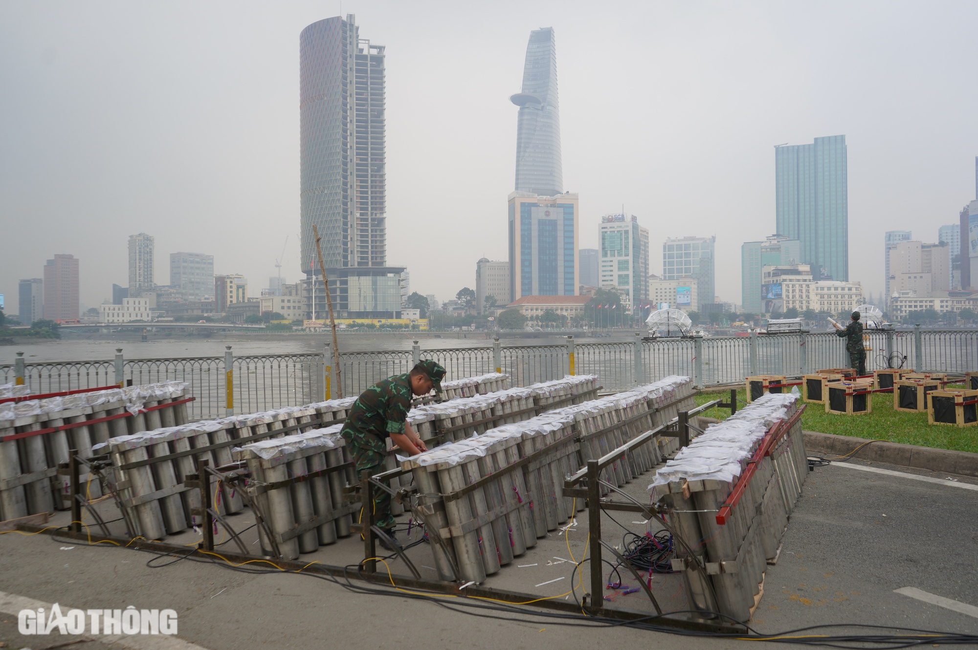Trận địa ph&aacute;o hoa của TP.HCM sẵn s&agrave;ng khai hỏa ch&agrave;o đ&oacute;n năm mới 2025- Ảnh 3.