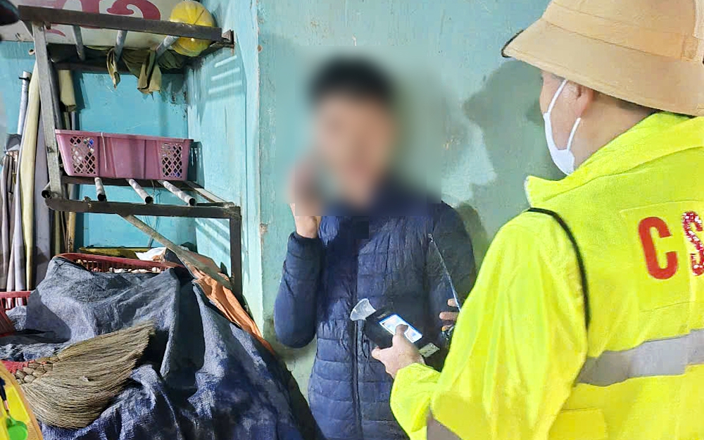 Kiến nghị phạt kịch khung 2 t&agrave;i xế &ocirc; t&ocirc; kh&ocirc;ng chấp h&agrave;nh kiểm tra nồng độ cồn tại Bắc Giang