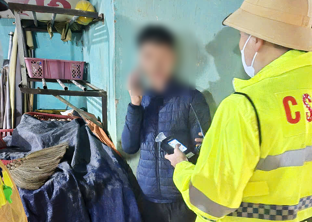 Kiến nghị phạt kịch khung 2 t&agrave;i xế &ocirc; t&ocirc; kh&ocirc;ng chấp h&agrave;nh kiểm tra nồng độ cồn tại Bắc Giang- Ảnh 1.