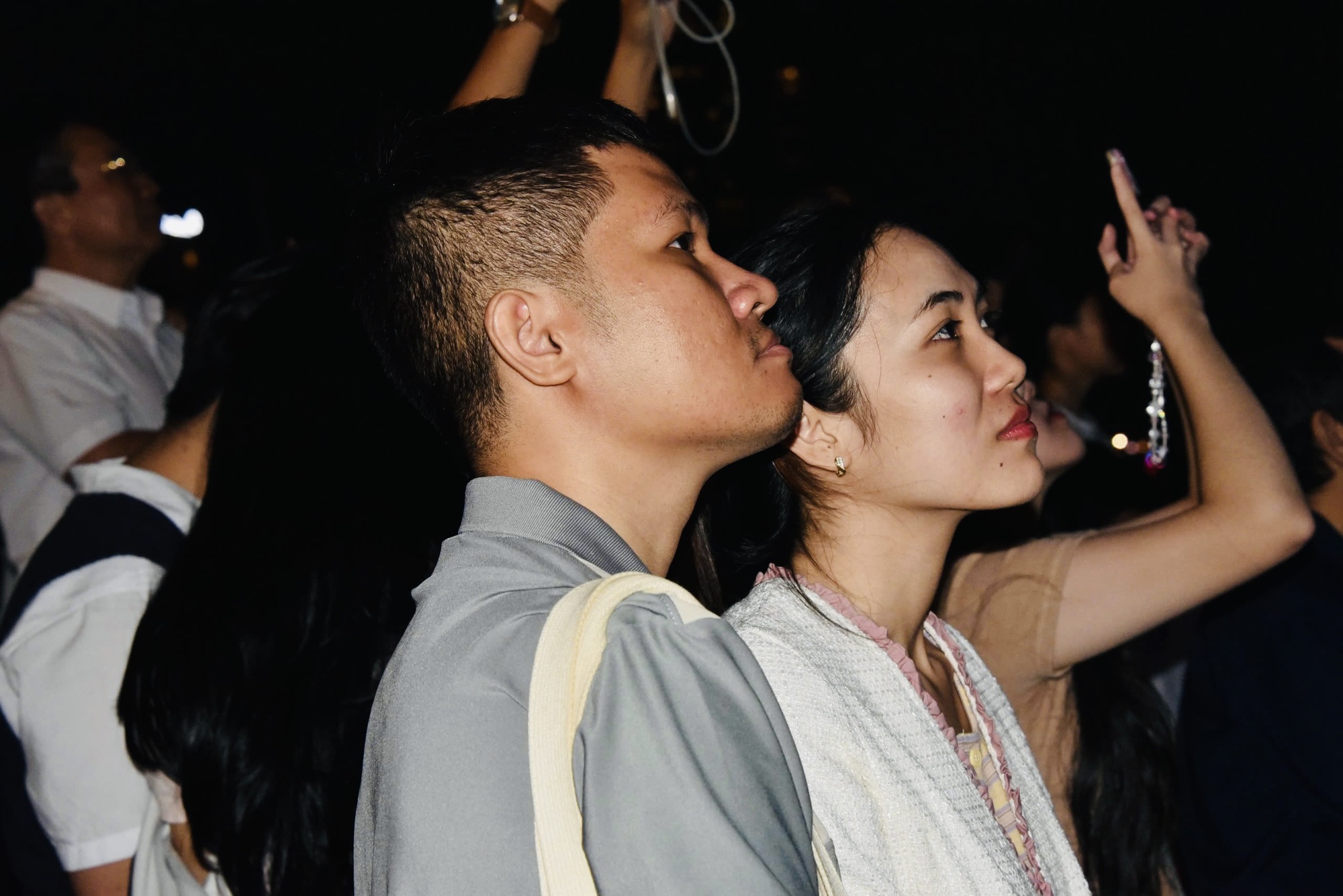 Mãn nhãn với màn trình diễn pháo hoa chào mừng năm mới tại TP.HCM- Ảnh 10. Mãn nhãn với màn trình diễn pháo hoa chào mừng năm mới tại TP.HCM- Ảnh 10.