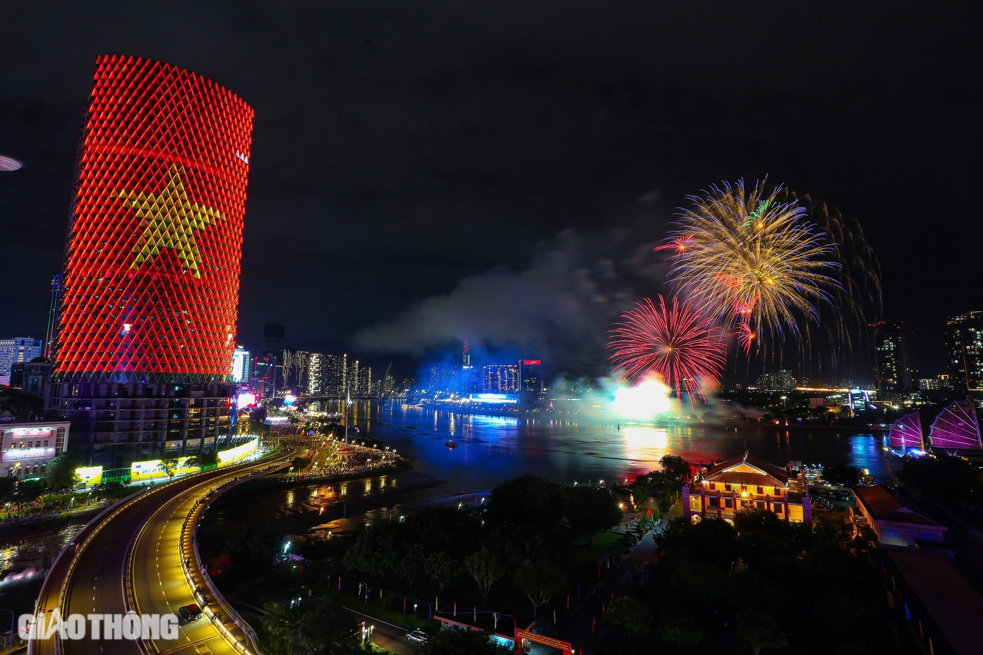 Trận địa ph&aacute;o hoa của TP.HCM sẵn s&agrave;ng khai hỏa ch&agrave;o đ&oacute;n năm mới 2025- Ảnh 11.