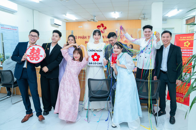 MC Mai Ngọc h&eacute; lộ h&igrave;nh ảnh chồng mới chụp tại UBND phường- Ảnh 4.