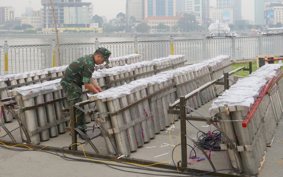 Trận địa ph&aacute;o hoa của TP.HCM sẵn s&agrave;ng khai hỏa ch&agrave;o đ&oacute;n năm mới 2025