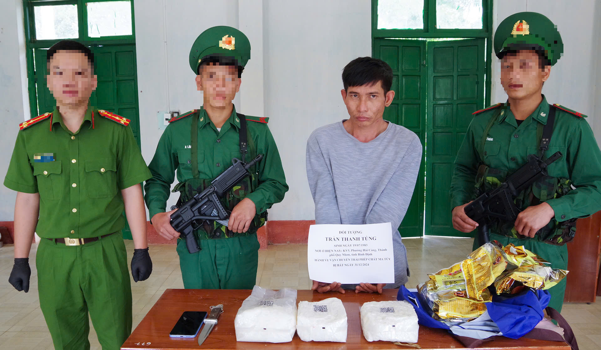 Bắt đối tượng vận chuyển 3kg ma tu&yacute; tại Kon Tum- Ảnh 1.