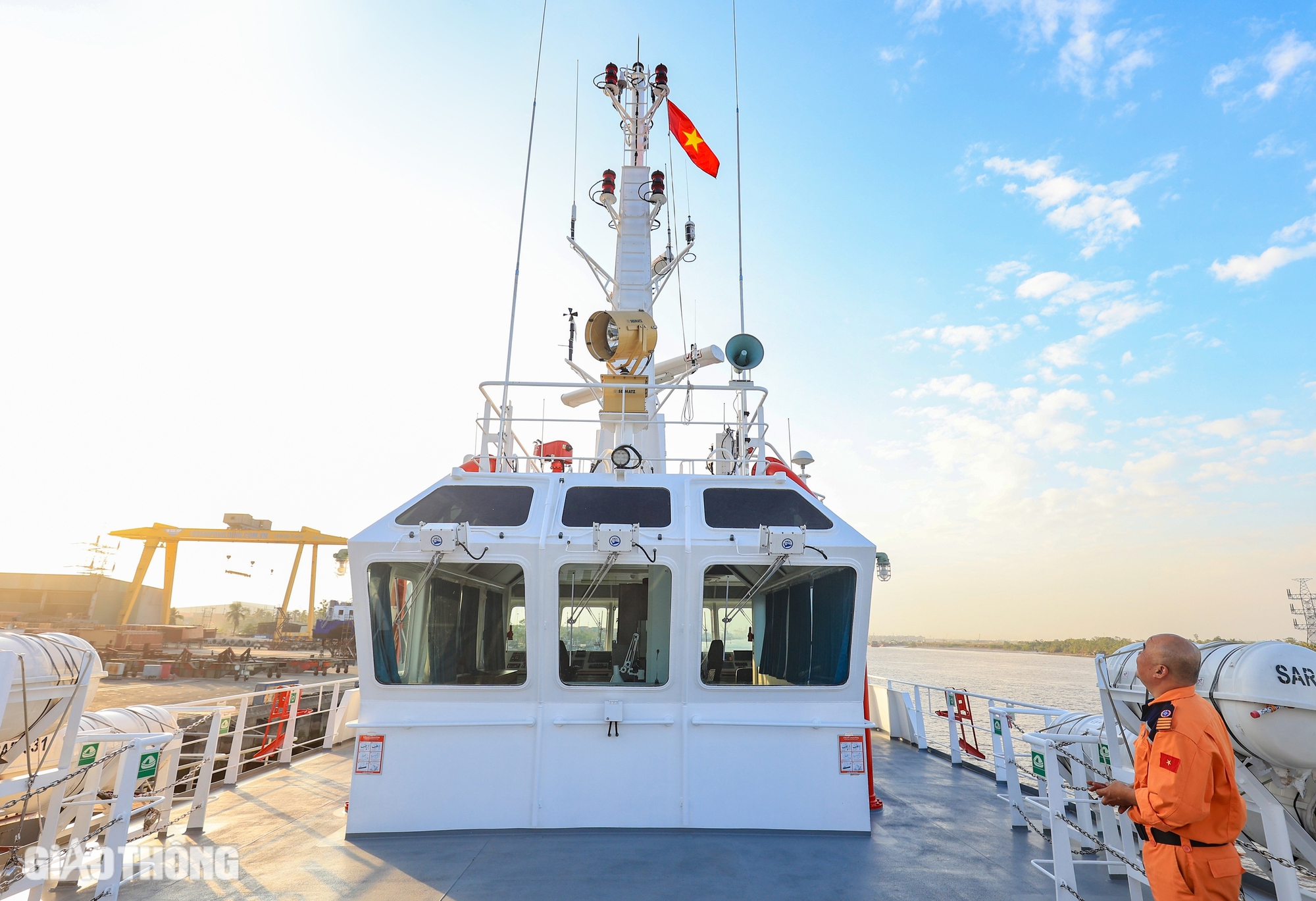 Mục sở thị t&agrave;u t&igrave;m kiếm cứu nạn lớn nhất Việt Nam- Ảnh 9.