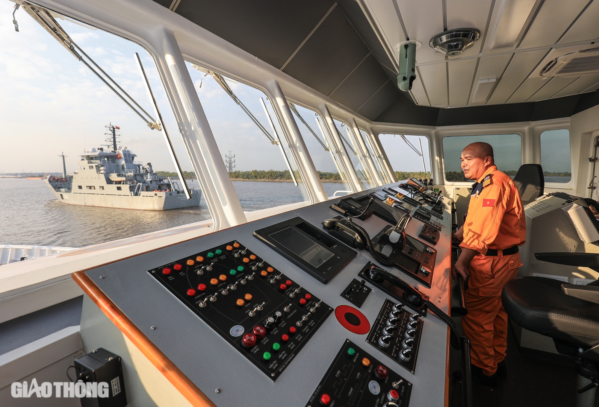 Mục sở thị t&agrave;u t&igrave;m kiếm cứu nạn lớn nhất Việt Nam- Ảnh 3.