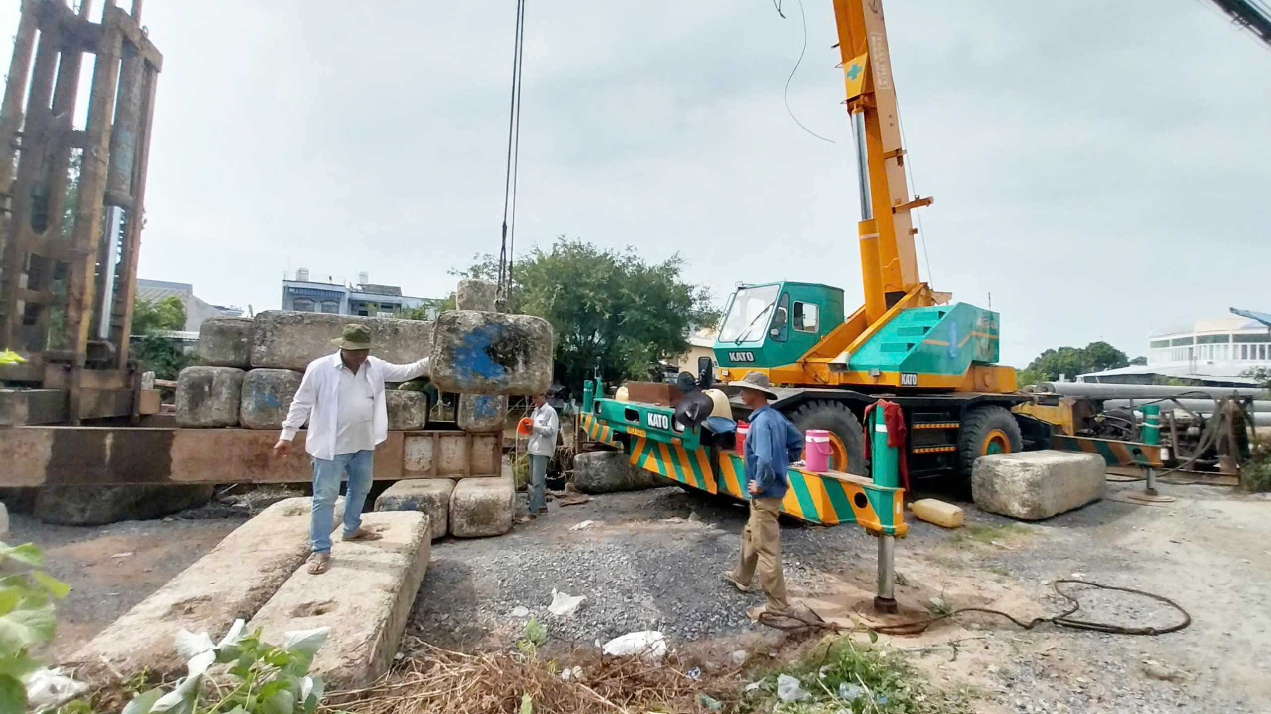 Đồng Tháp: Khắc phục tuyến đường sạt lở nhằm đảm bảo an toàn giao thông- Ảnh 1. Đồng Tháp: Khắc phục tuyến đường sạt lở nhằm đảm bảo an toàn giao thông- Ảnh 1.