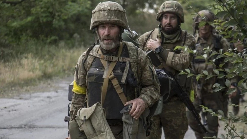 Reuters: Thiếu hụt qu&acirc;n nghi&ecirc;m trọng, Ukraine tuyển lại cả l&iacute;nh từng đ&agrave;o ngũ- Ảnh 1.