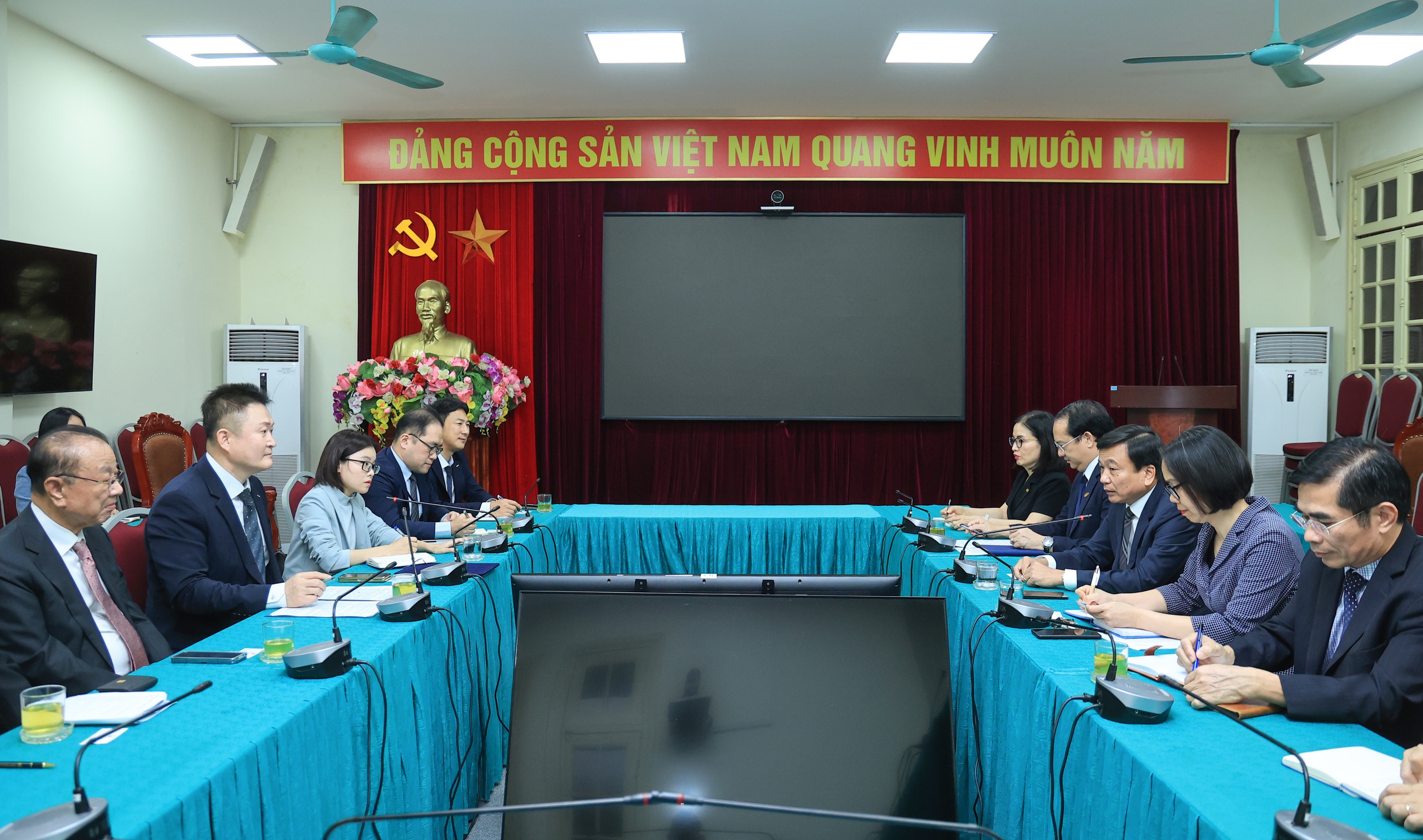 Doanh nghiệp H&agrave;n Quốc muốn hợp t&aacute;c ph&aacute;t triển đường sắt tốc độ cao Việt Nam- Ảnh 1.