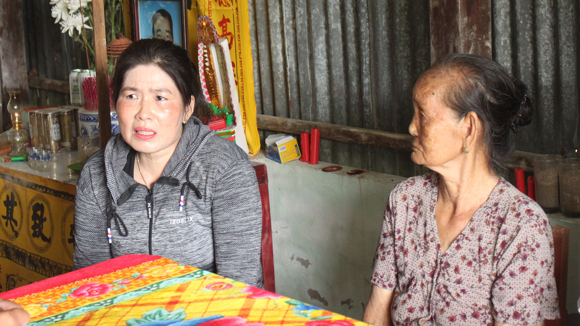 Gia cảnh c&ugrave;ng quẫn khi chồng mất, vợ liệt giường sau tai nạn- Ảnh 2.