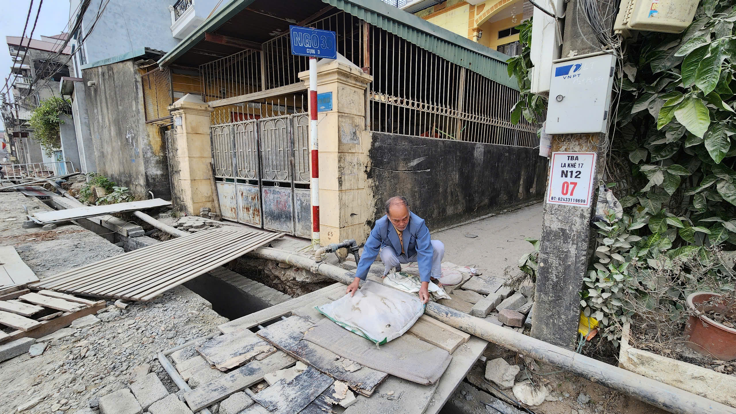 Dân khổ vì dự án nghìn tỷ thi công kiểu đối phó giữa Thủ đô- Ảnh 14. Dân khổ vì dự án nghìn tỷ thi công kiểu đối phó giữa Thủ đô- Ảnh 14.