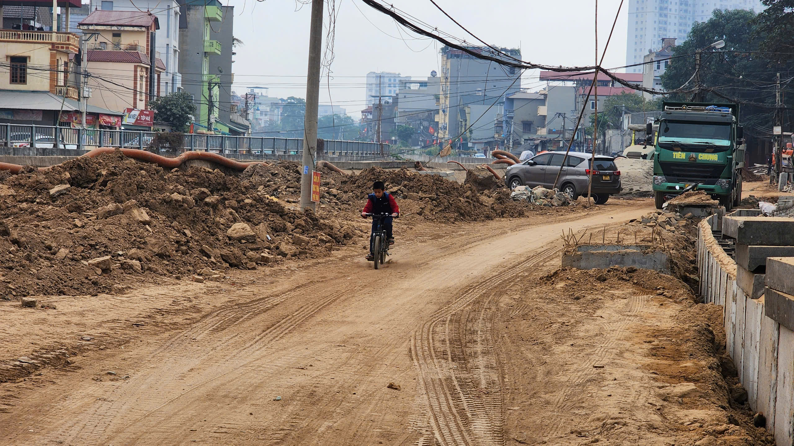 Dân khổ vì dự án nghìn tỷ thi công kiểu đối phó giữa Thủ đô- Ảnh 3. Dân khổ vì dự án nghìn tỷ thi công kiểu đối phó giữa Thủ đô- Ảnh 3.