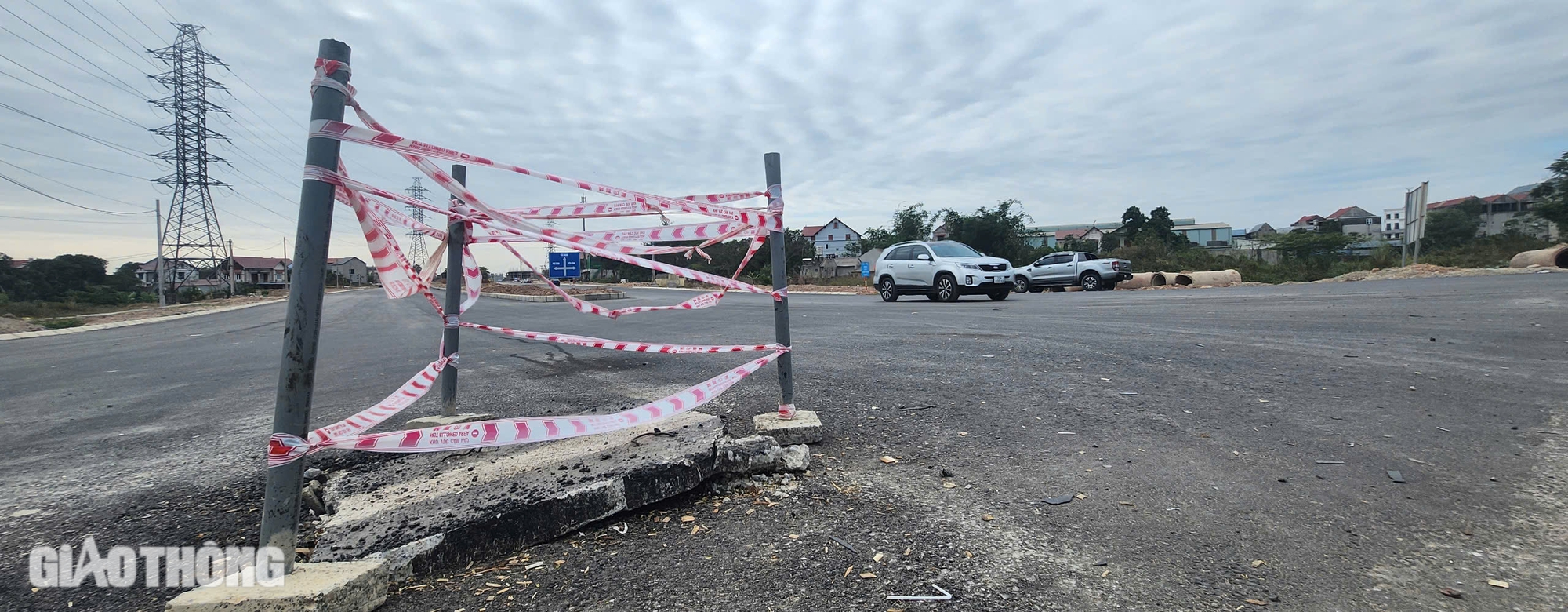 Nguy hiểm r&igrave;nh rập ở ng&atilde; tư giao cắt với đường li&ecirc;n v&ugrave;ng tại Th&aacute;i Nguy&ecirc;n- Ảnh 3.