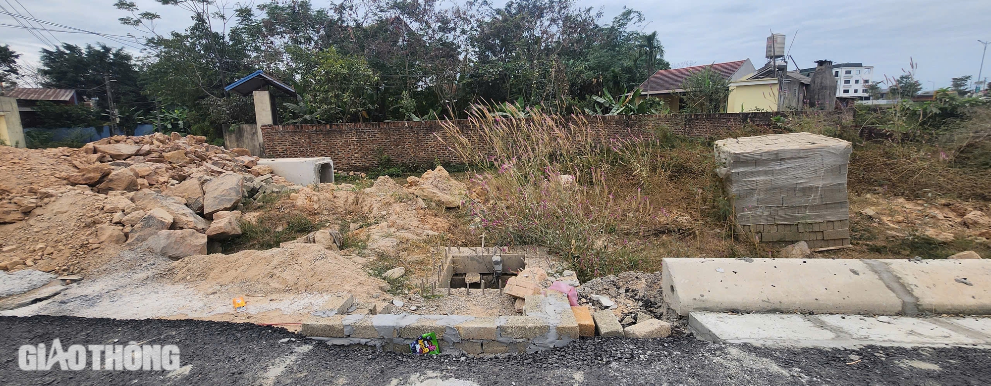 Nguy hiểm r&igrave;nh rập ở ng&atilde; tư giao cắt với đường li&ecirc;n v&ugrave;ng tại Th&aacute;i Nguy&ecirc;n- Ảnh 7.