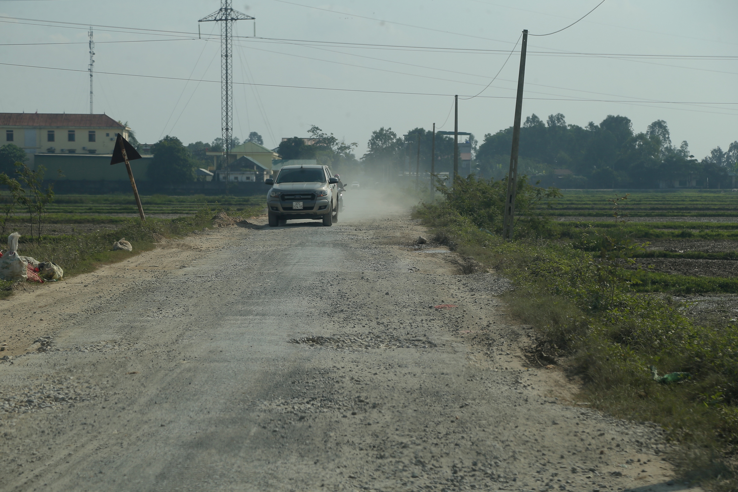 Nghệ An: Dân than cuộc sống đảo lộn vì đường xuống cấp- Ảnh 2. Nghệ An: Dân than cuộc sống đảo lộn vì đường xuống cấp- Ảnh 2.