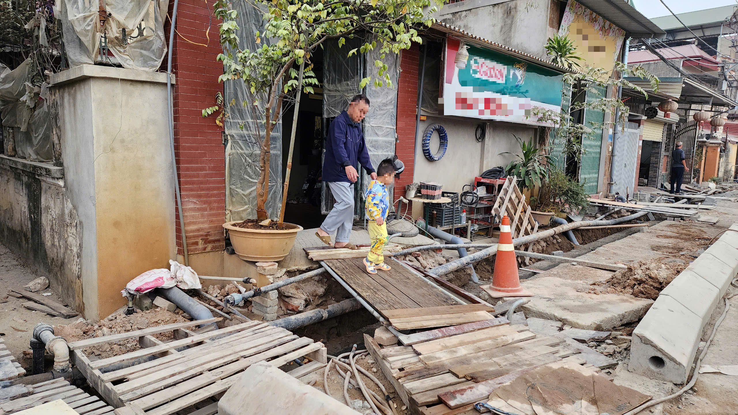 Dân khổ vì dự án nghìn tỷ thi công kiểu đối phó giữa Thủ đô- Ảnh 16. Dân khổ vì dự án nghìn tỷ thi công kiểu đối phó giữa Thủ đô- Ảnh 16.