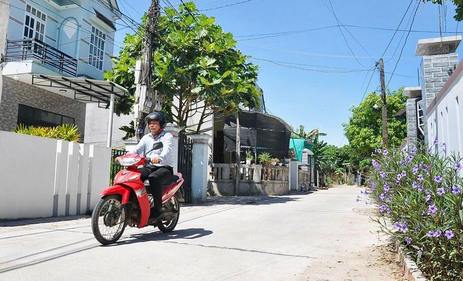 Bức tranh hạ tầng giao thông ở huyện cửa ngõ Bắc Quảng Ngãi ngày càng hoàn thiện- Ảnh 2. Bức tranh hạ tầng giao thông ở huyện cửa ngõ Bắc Quảng Ngãi ngày càng hoàn thiện- Ảnh 2.