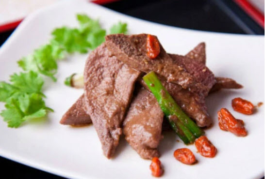 Bộ phận rẻ tiền của lợn, chất sắt gấp 10 lần thịt b&ograve;, ăn v&agrave;o m&ugrave;a đ&ocirc;ng bổ m&aacute;u, dưỡng da- Ảnh 2.