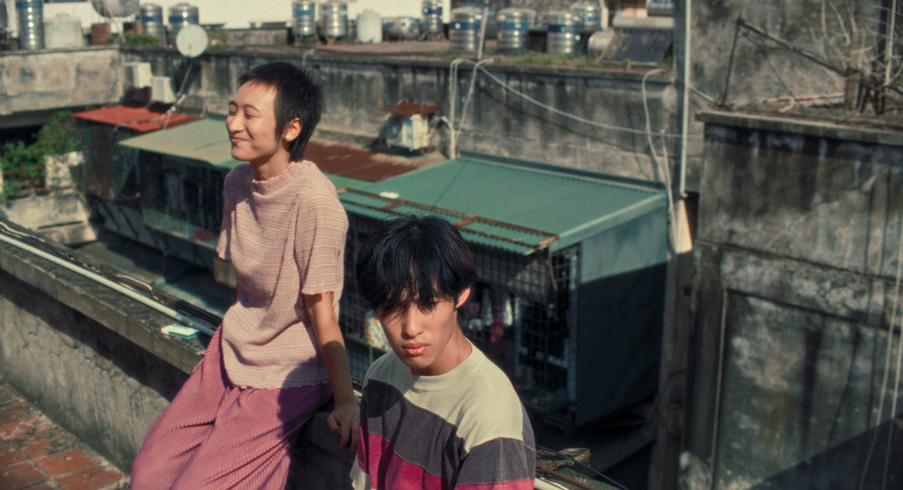 "Mưa tr&ecirc;n c&aacute;nh bướm": Phim thắng giải ở LHP Venice ch&iacute;nh thức ra rạp Việt- Ảnh 1.