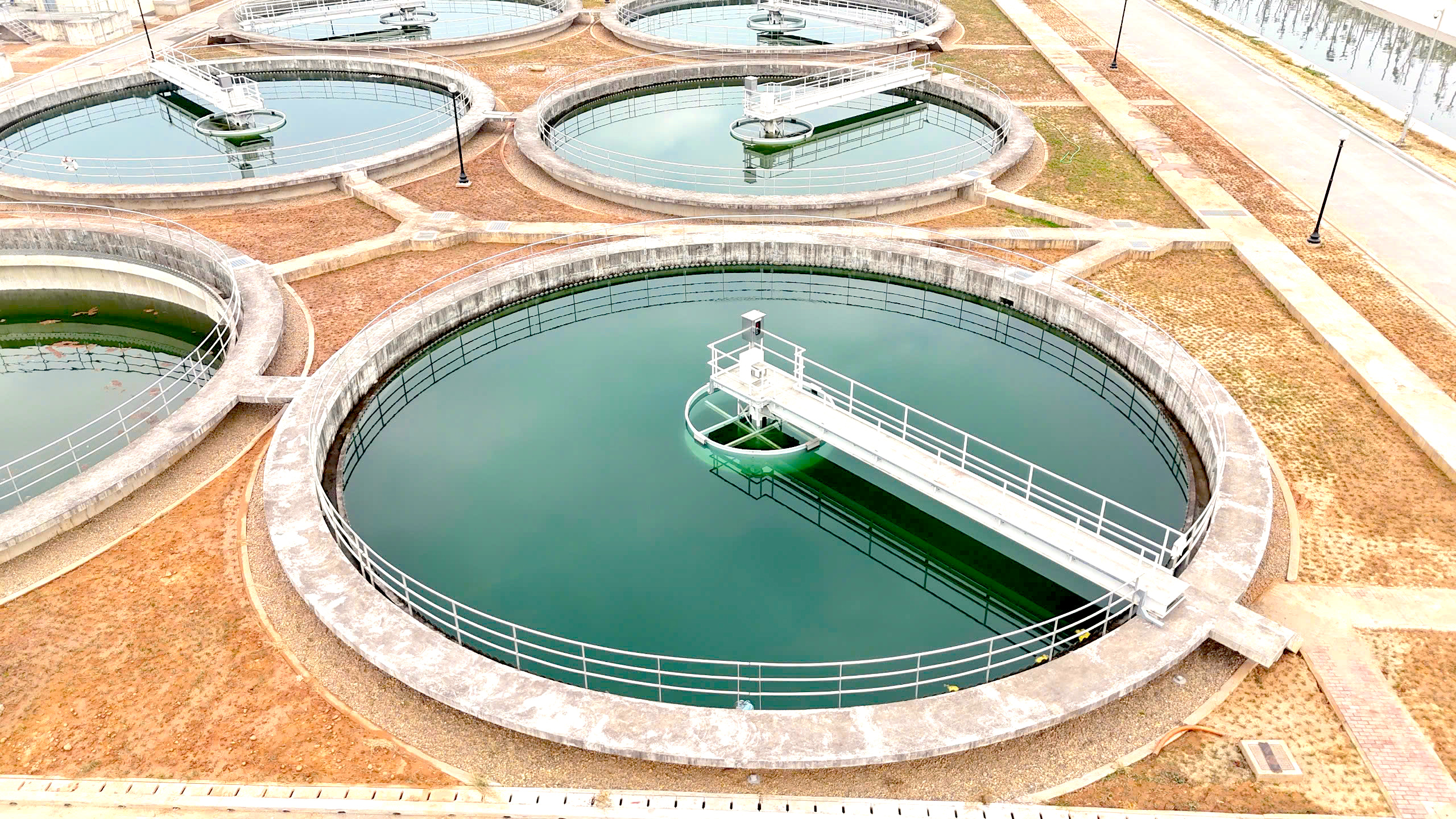 Cận cảnh nh&agrave; m&aacute;y l&agrave;m nhiệm vụ hồi sinh s&ocirc;ng T&ocirc; Lịch nhờ nước hồ T&acirc;y- Ảnh 10.