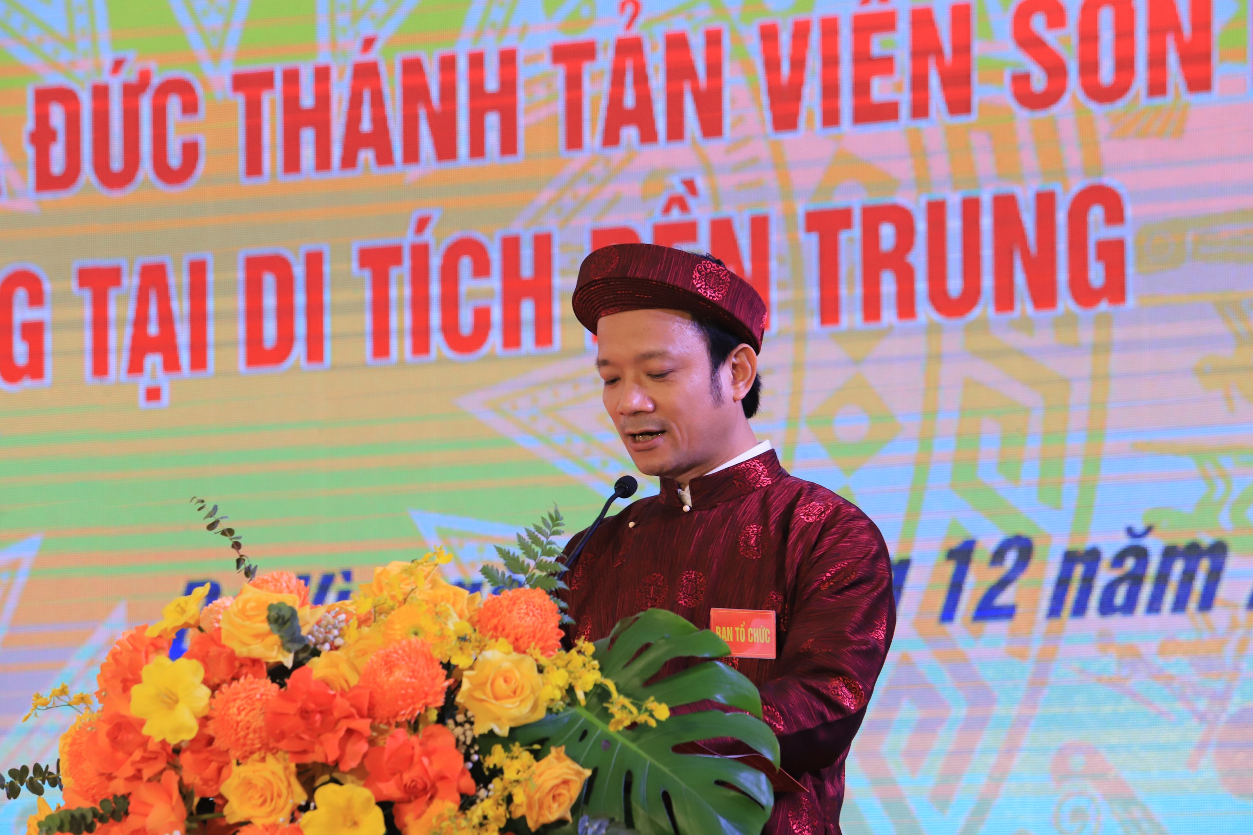 Đúc chuông đồng nặng 1 tấn tại đền thờ thánh Tản Viên- Ảnh 8. Đúc chuông đồng nặng 1 tấn tại đền thờ thánh Tản Viên- Ảnh 8.