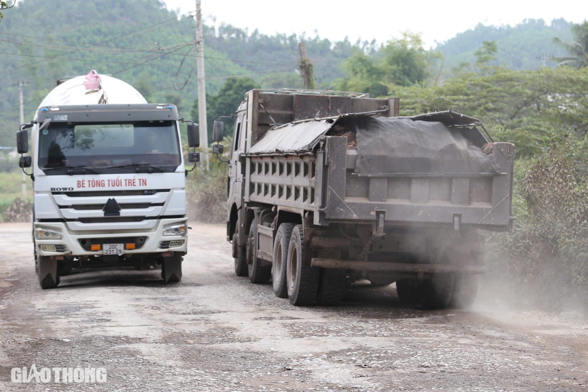Người d&acirc;n khốn khổ lưu th&ocirc;ng tr&ecirc;n đường tỉnh 261 ở Th&aacute;i Nguy&ecirc;n- Ảnh 4.