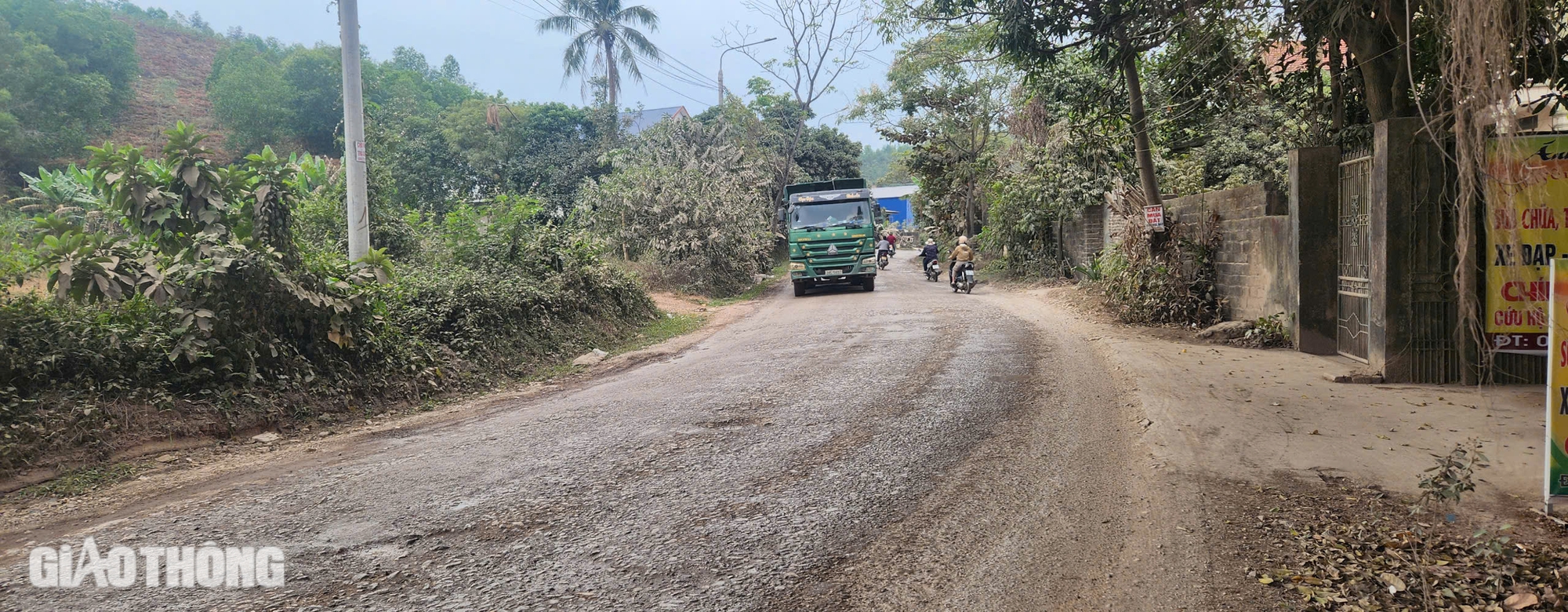 Người d&acirc;n khốn khổ lưu th&ocirc;ng tr&ecirc;n đường tỉnh 261 ở Th&aacute;i Nguy&ecirc;n- Ảnh 1.