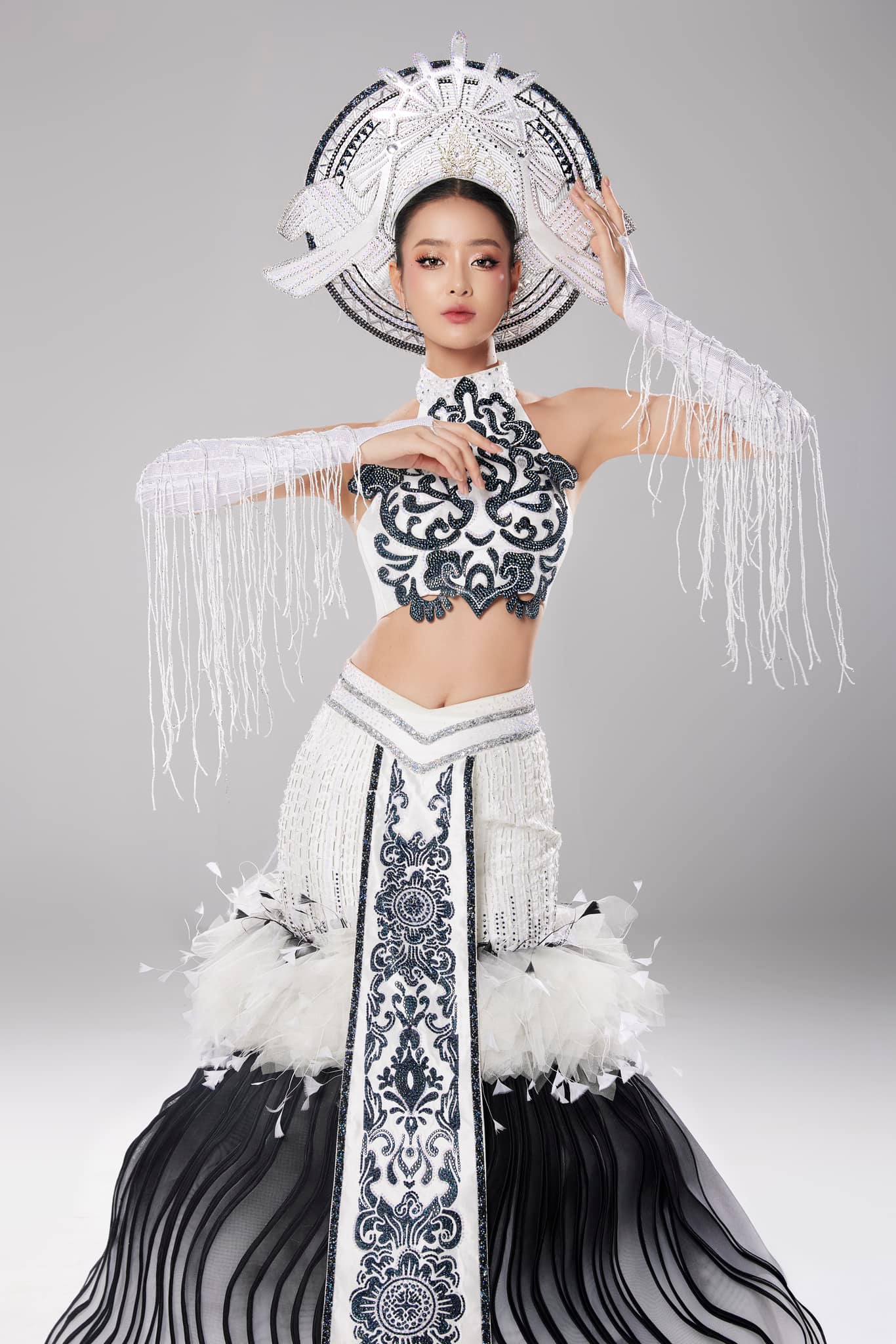 &Aacute; hậu B&ugrave;i Kh&aacute;nh Linh tr&igrave;nh diễn &ldquo;Thi&ecirc;n Hạc&rdquo; tại National Costume Miss Intercontinental 202- Ảnh 3.