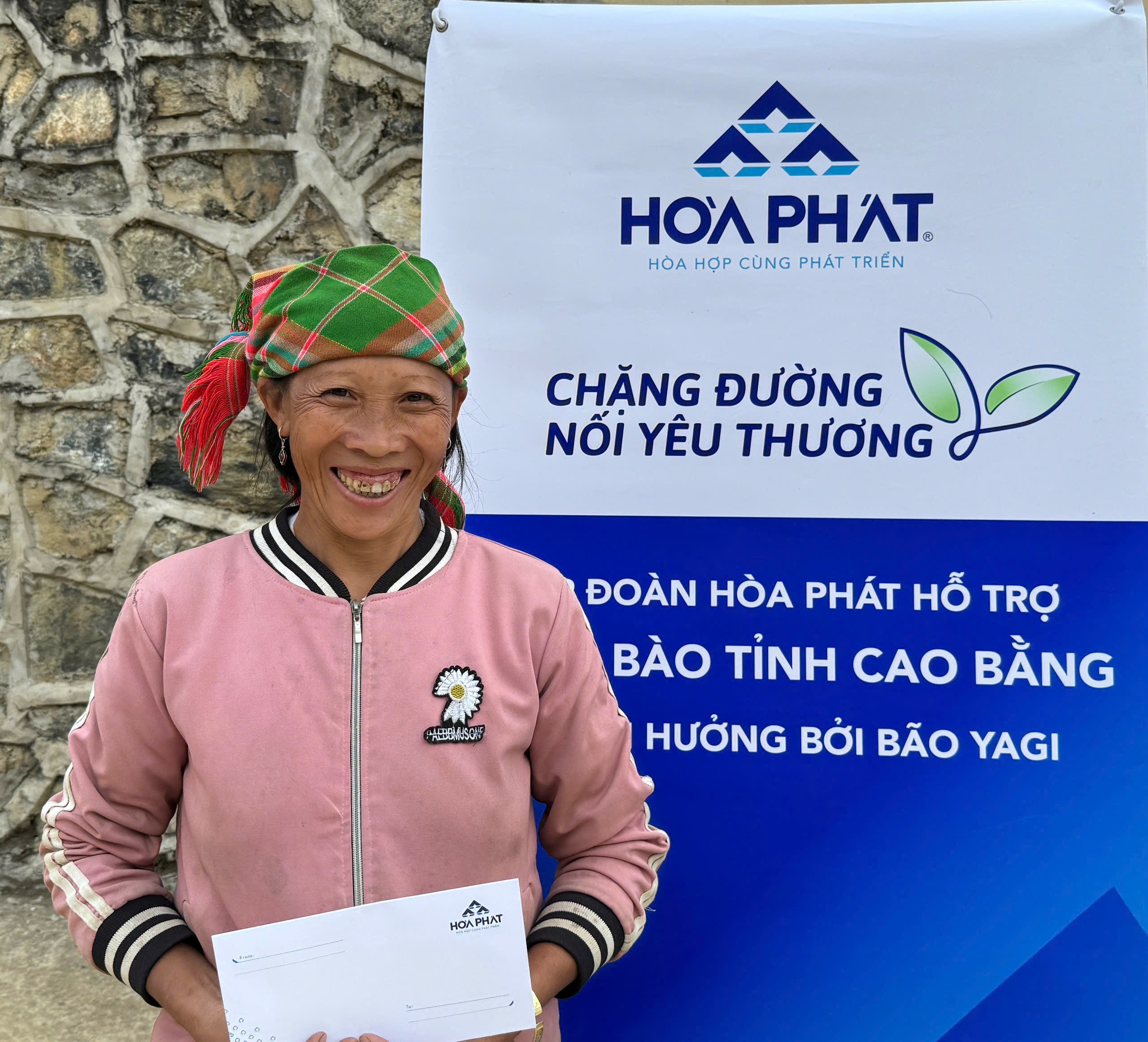 Tập đo&agrave;n H&ograve;a Ph&aacute;t trao gần 1.200 suất qu&agrave; tới đồng b&agrave;o tỉnh Cao Bằng- Ảnh 7.