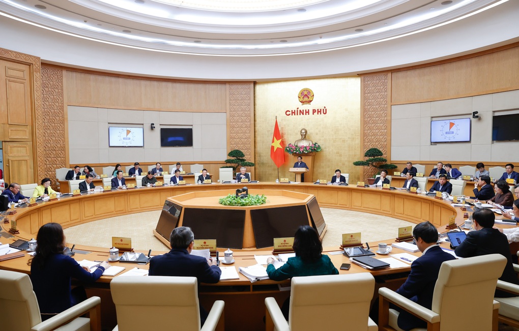 Thủ tướng: Sắp xếp tinh gọn bộ m&aacute;y phải l&agrave;m tốt c&ocirc;ng t&aacute;c tư tưởng- Ảnh 2.