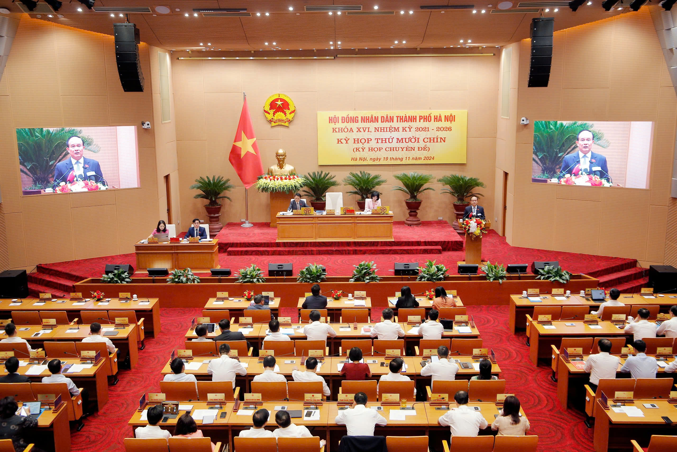 HĐND TP H&agrave; Nội chất vấn về &ocirc; nhiễm m&ocirc;i trường, &ugrave;n tắc giao th&ocirc;ng- Ảnh 1.