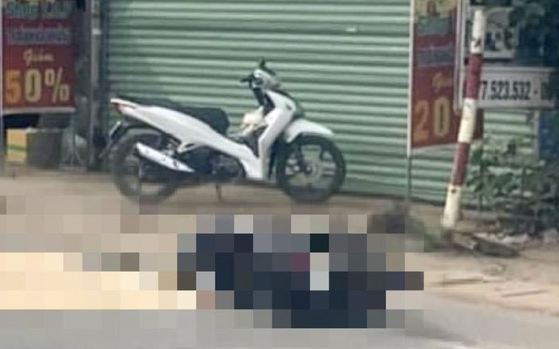 Va chạm với xe đầu k&eacute;o, thanh ni&ecirc;n đi xe m&aacute;y tử vong tại chỗ