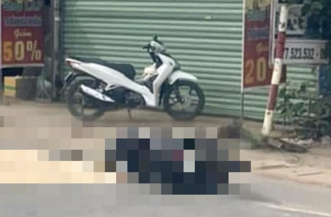 Va chạm với xe đầu k&eacute;o, thanh ni&ecirc;n đi xe m&aacute;y tử vong tại chỗ- Ảnh 1.