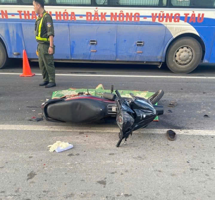 Truy t&igrave;m xe tải sau tai nạn chết người ở B&igrave;nh Dương- Ảnh 2.