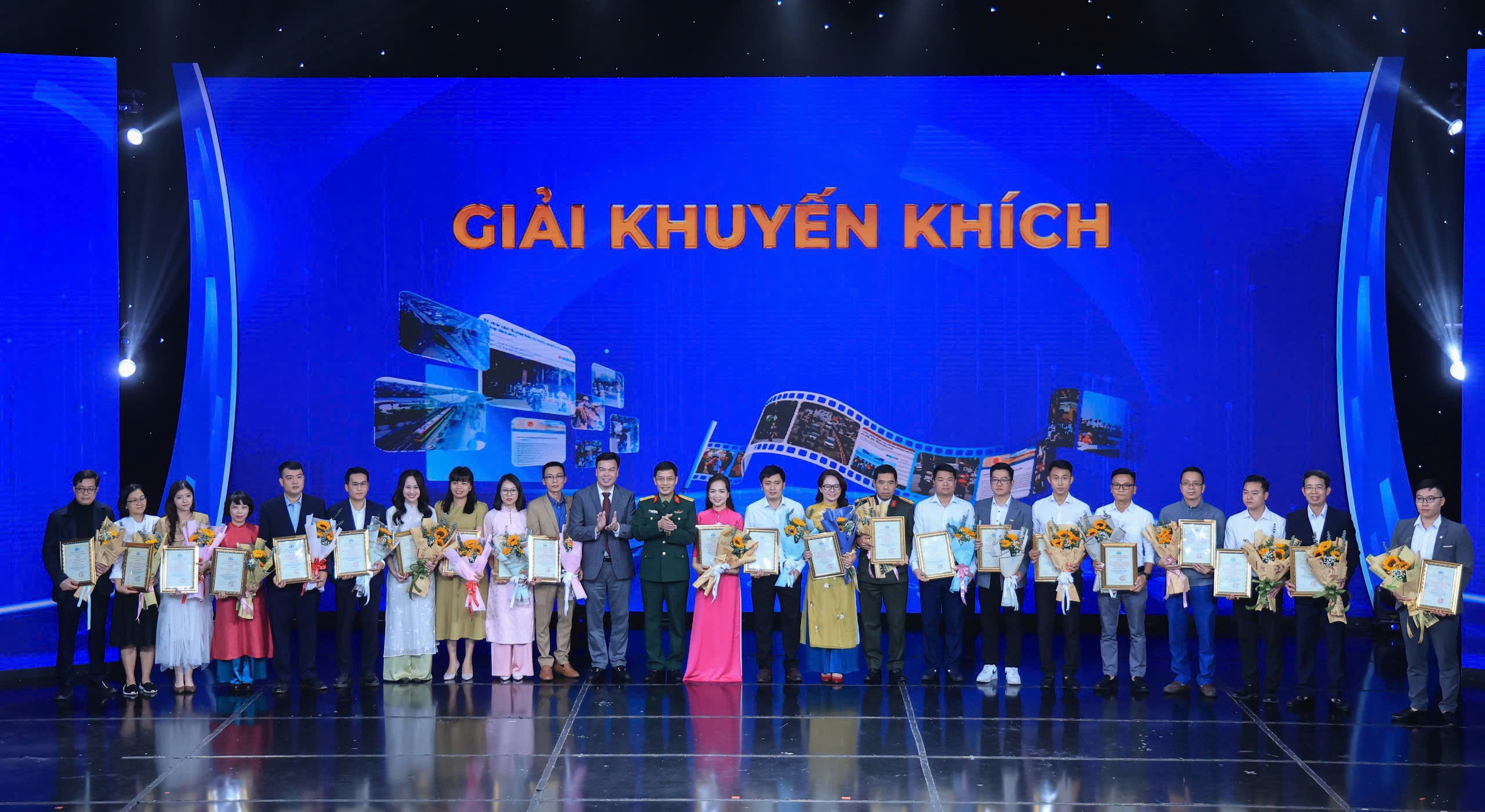 Báo Giao thông đoạt giải Nhất Giải Báo chí tuyên truyền về An toàn giao thông 2024- Ảnh 5. Báo Giao thông đoạt giải Nhất Giải Báo chí tuyên truyền về An toàn giao thông 2024- Ảnh 5.