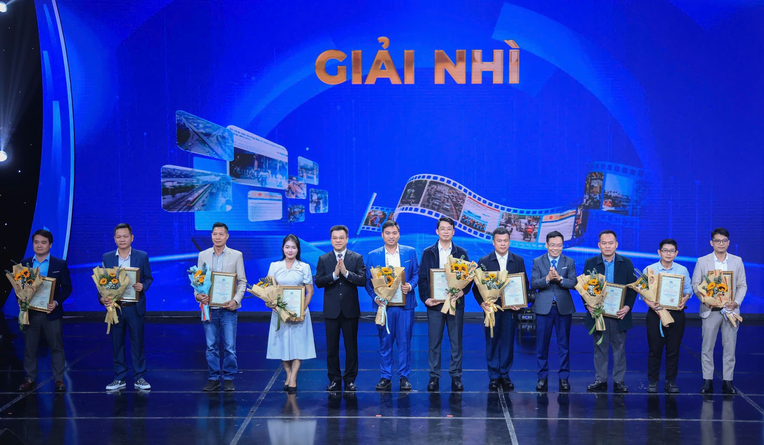 Báo Giao thông đoạt giải Nhất Giải Báo chí tuyên truyền về An toàn giao thông 2024- Ảnh 3. Báo Giao thông đoạt giải Nhất Giải Báo chí tuyên truyền về An toàn giao thông 2024- Ảnh 3.