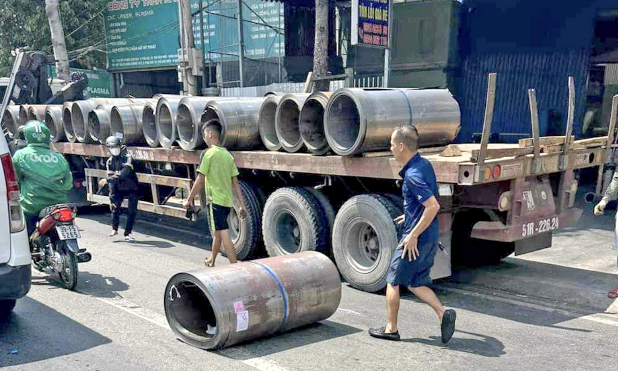 Ngăn hiểm họa từ xe chở h&agrave;ng cẩu thả- Ảnh 1.
