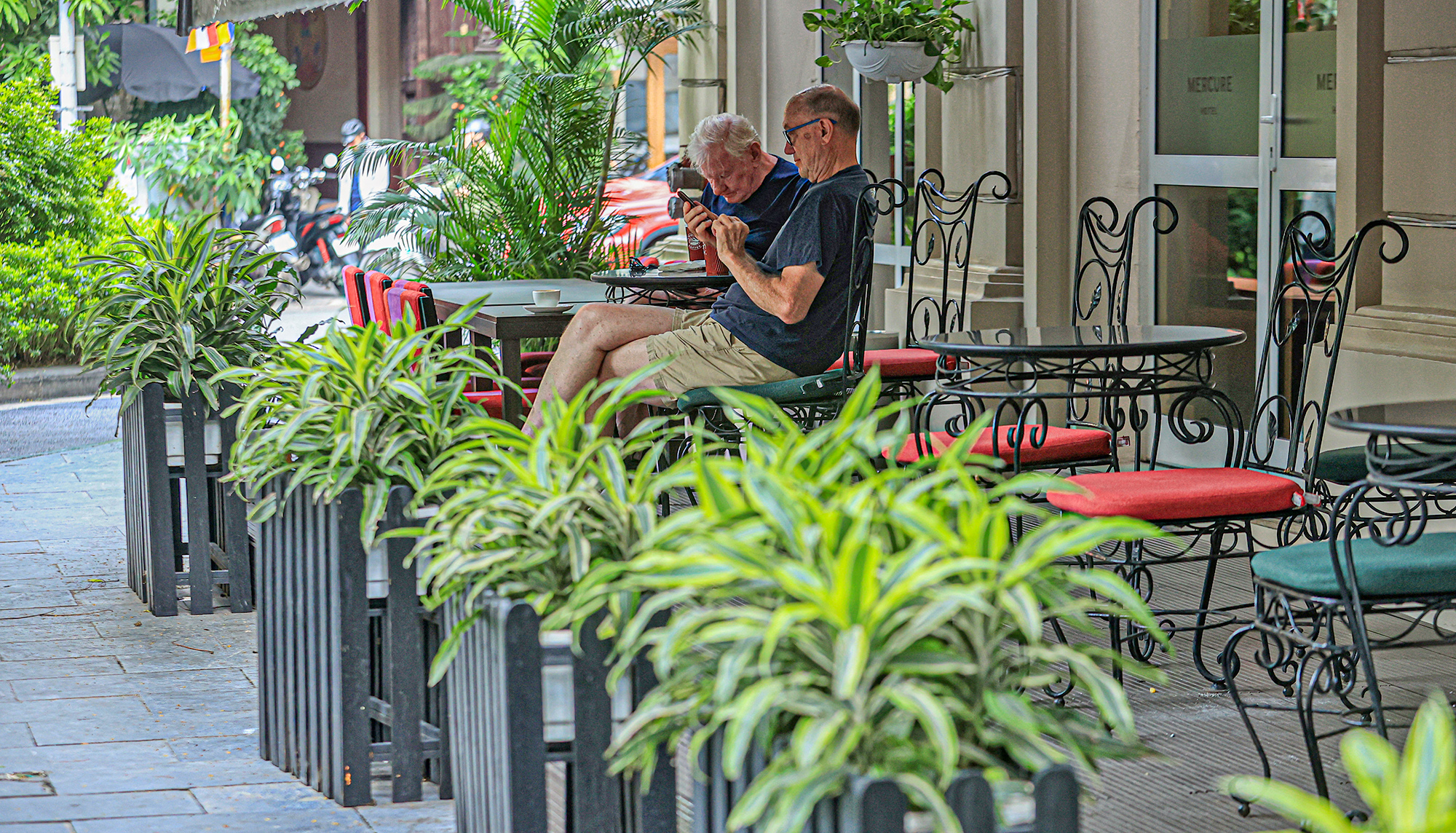 Cho thuê vỉa hè vẫn cần không gian cho người đi bộ- Ảnh 1. Cho thuê vỉa hè vẫn cần không gian cho người đi bộ- Ảnh 1.