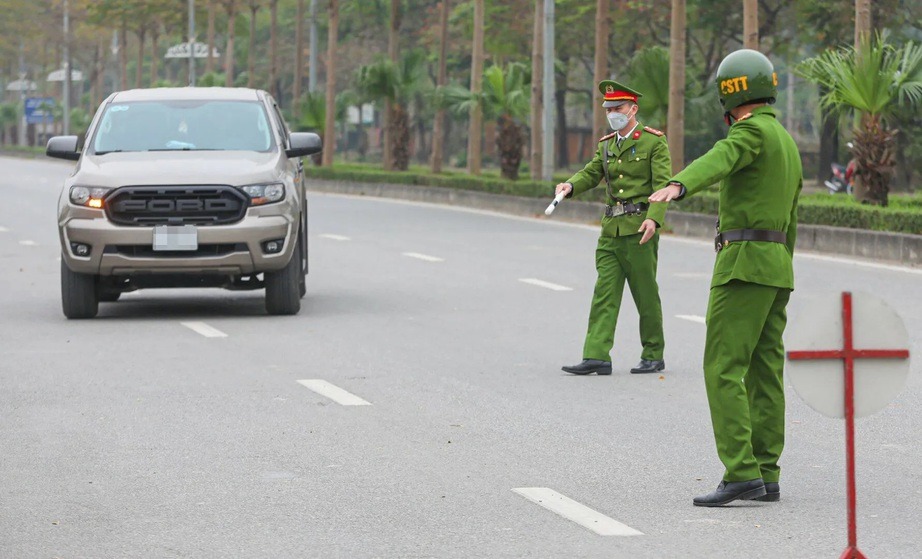 C&ocirc;ng an x&atilde; được xử l&yacute; vi phạm giao th&ocirc;ng ra sao từ ng&agrave;y 1/1/2025?- Ảnh 2.