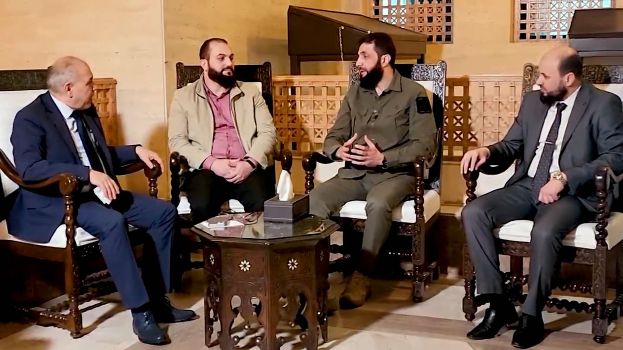 Syria b&agrave;n giao xong quyền lực, Thủ tướng mới c&oacute; thể l&agrave; ai?- Ảnh 1.