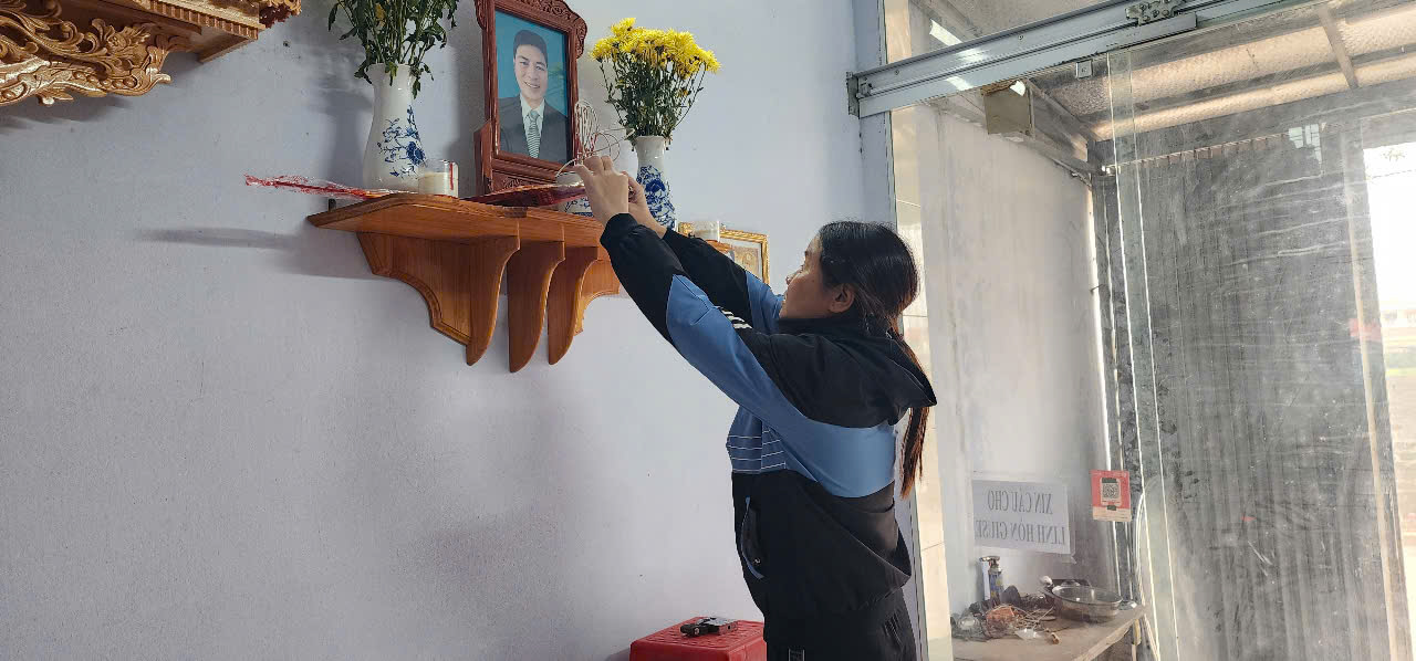 Chồng mất vì tai nạn, vợ tật nguyền gồng gánh nuôi 3 con nhỏ- Ảnh 4. Chồng mất vì tai nạn, vợ tật nguyền gồng gánh nuôi 3 con nhỏ- Ảnh 4.