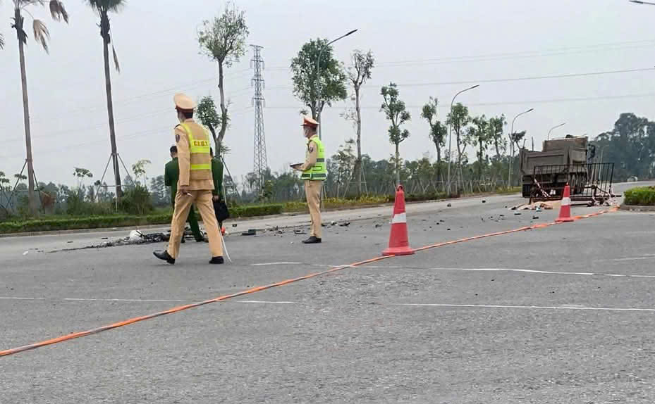 Xe tải Howo c&aacute;n n&aacute;t xe đạp điện, người phụ nữ tử vong thương t&acirc;m- Ảnh 1.